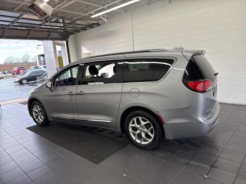 2018 Chrysler Pacifica Touring-L