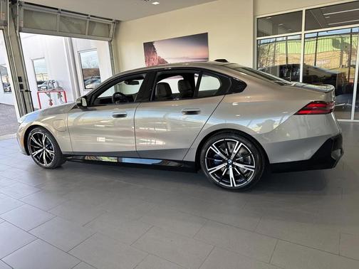 2026 BMW 550e xDrive