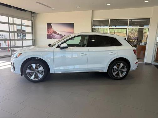 2024 Audi Q5 40 Premium