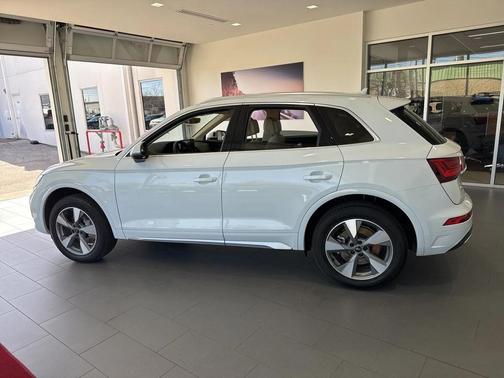 2024 Audi Q5 40 Premium