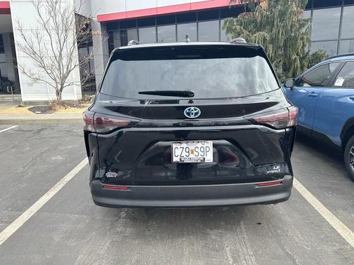 2024 Toyota Sienna LE