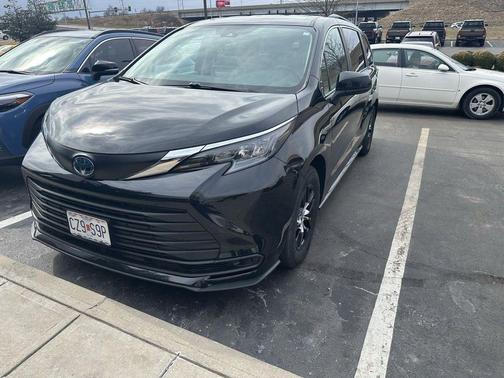 2024 Toyota Sienna LE