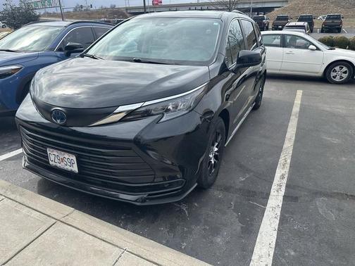 2024 Toyota Sienna LE