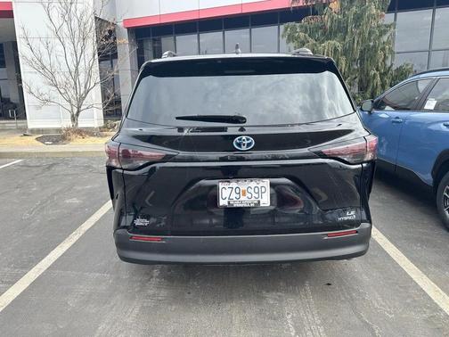 2024 Toyota Sienna LE
