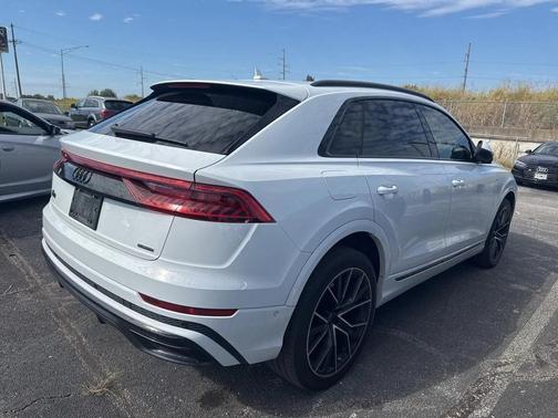 2022 Audi Q8 55 Premium Plus