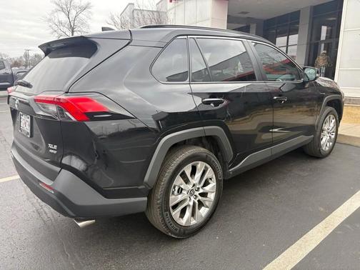 2025 Toyota RAV4 XLE Premium