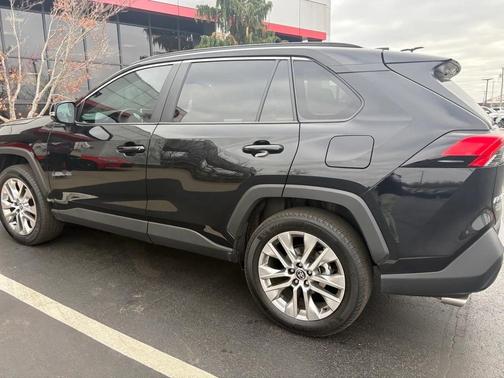 2025 Toyota RAV4 XLE Premium