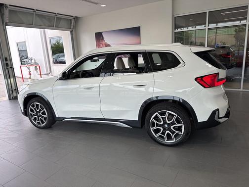 Alpine White 2025 BMW X1 xDrive28i