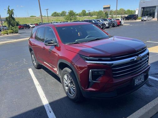 Radiant Red Tintcoat 2025 Chevrolet Traverse LT