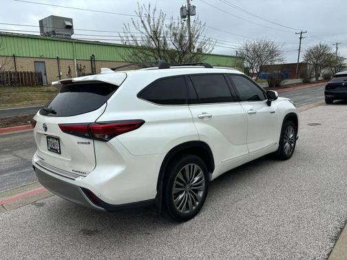 2021 Toyota Highlander Hybrid Platinum