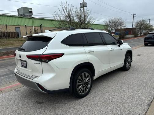 2021 Toyota Highlander Hybrid Platinum