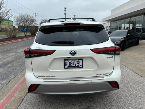 2021 Toyota Highlander Hybrid Platinum