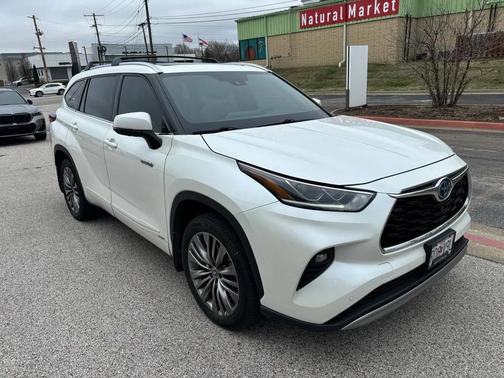2021 Toyota Highlander Hybrid Platinum