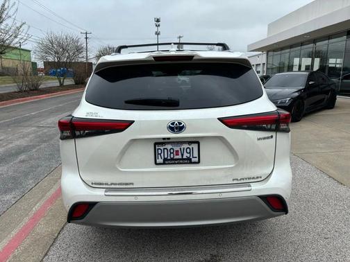 2021 Toyota Highlander Hybrid Platinum