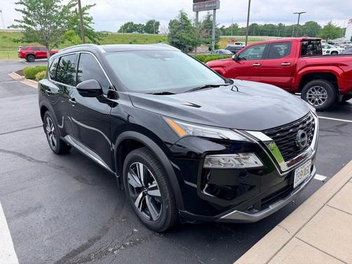 Super Black 2022 Nissan Rogue SL