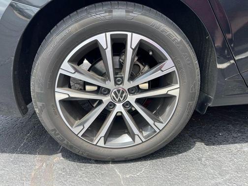 Deep Black Pearl 2025 Volkswagen Jetta 1.5T Sport