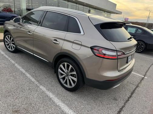 2019 Lincoln Nautilus Select