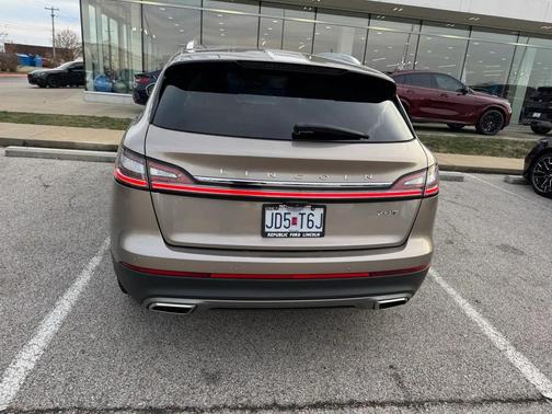 2019 Lincoln Nautilus Select