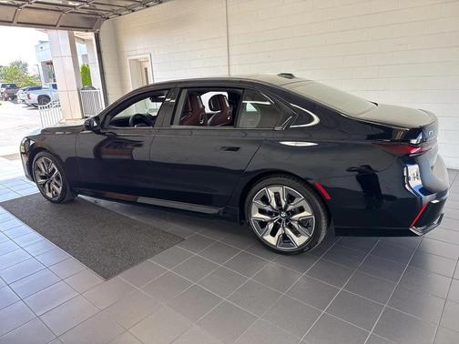 2025 BMW i7 xDrive60