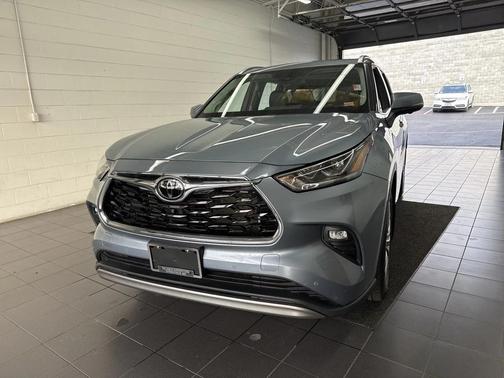 2023 Toyota Highlander Platinum