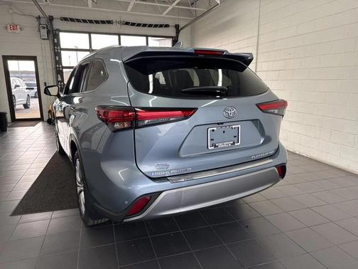 2023 Toyota Highlander Platinum