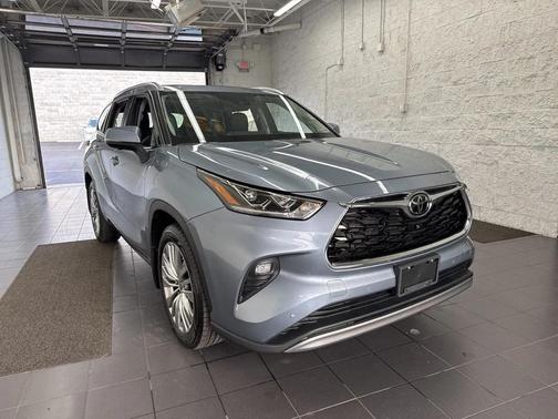 2023 Toyota Highlander Platinum
