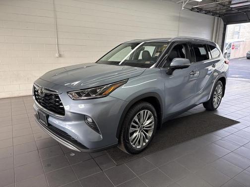 2023 Toyota Highlander Platinum