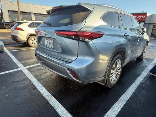 2023 Toyota Highlander Platinum