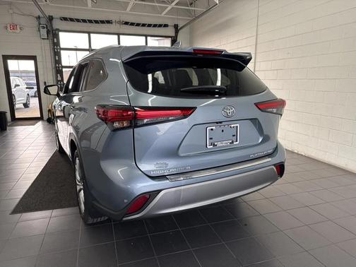 2023 Toyota Highlander Platinum
