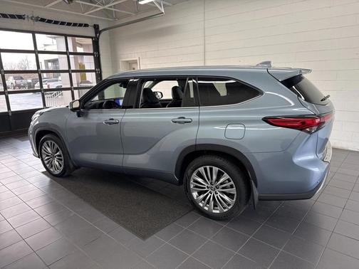 2023 Toyota Highlander Platinum