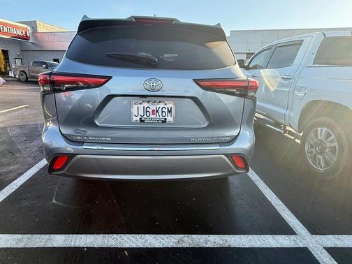 2023 Toyota Highlander Platinum