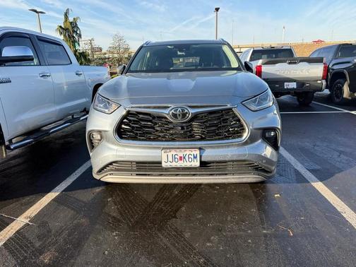 2023 Toyota Highlander Platinum