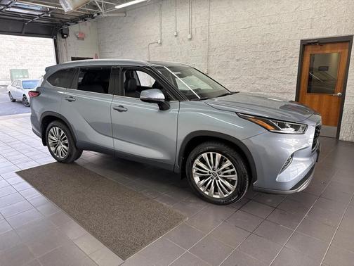 2023 Toyota Highlander Platinum