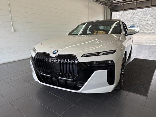 2026 BMW 740 i xDrive