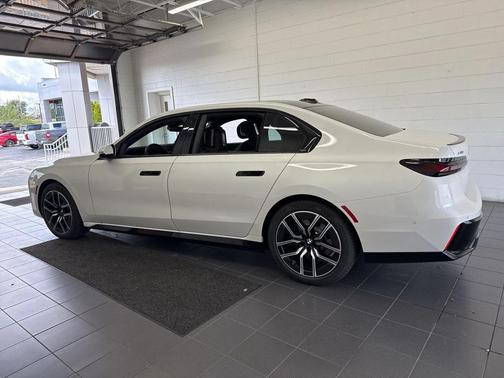 2026 BMW 740 i xDrive