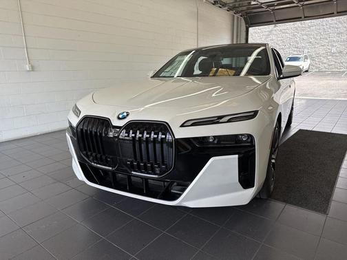 2026 BMW 740 i xDrive