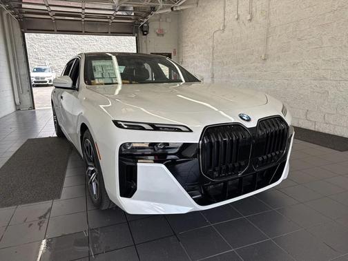 2026 BMW 740 i xDrive