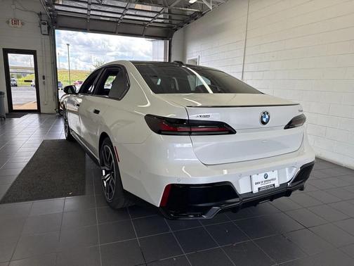 2026 BMW 740 i xDrive