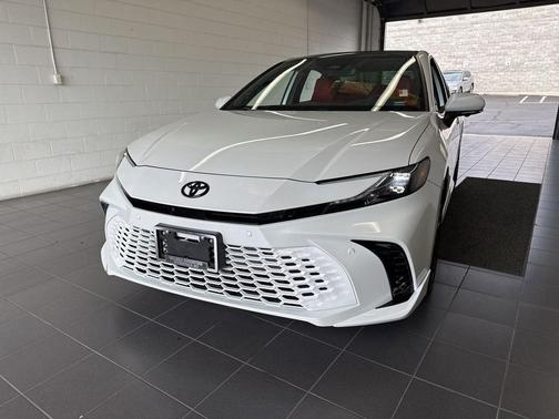 Wind Chill Pearl 2025 Toyota Camry XSE