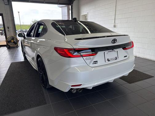 Wind Chill Pearl 2025 Toyota Camry XSE