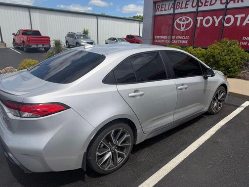 Classic Silver Metallic 2021 Toyota Corolla SE