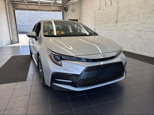 Classic Silver Metallic 2021 Toyota Corolla SE