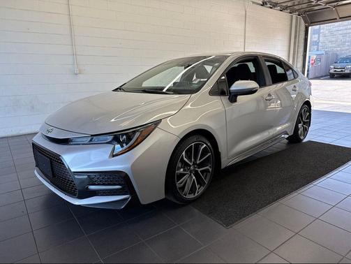 Classic Silver Metallic 2021 Toyota Corolla SE