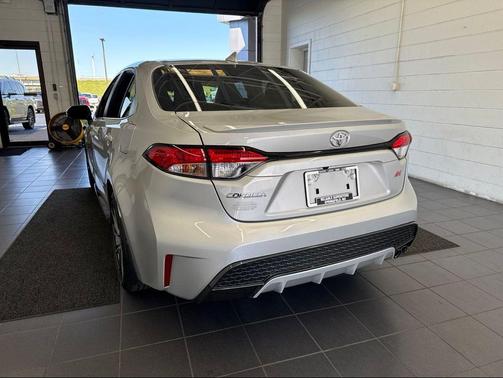 Classic Silver Metallic 2021 Toyota Corolla SE