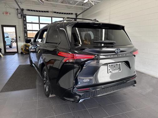 2025 Toyota Sienna XSE 7 Passenger