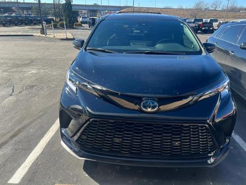 2025 Toyota Sienna XSE 7 Passenger