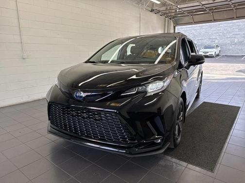 2025 Toyota Sienna XSE 7 Passenger