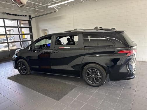 2025 Toyota Sienna XSE 7 Passenger