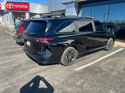 2025 Toyota Sienna XSE 7 Passenger