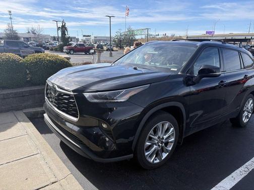 Midnight Black Metallic 2022 Toyota Highlander Limited
